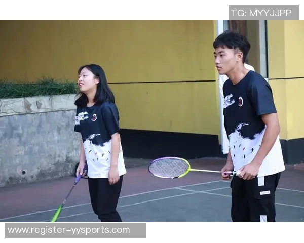 羽毛球与足球的交融探讨成都羽毛球队的边路渗透战术解析